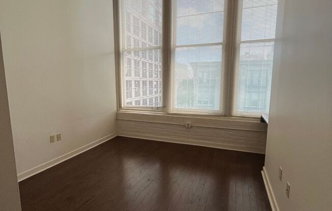 2 beds, 1 bath, $2,050, Unit #401