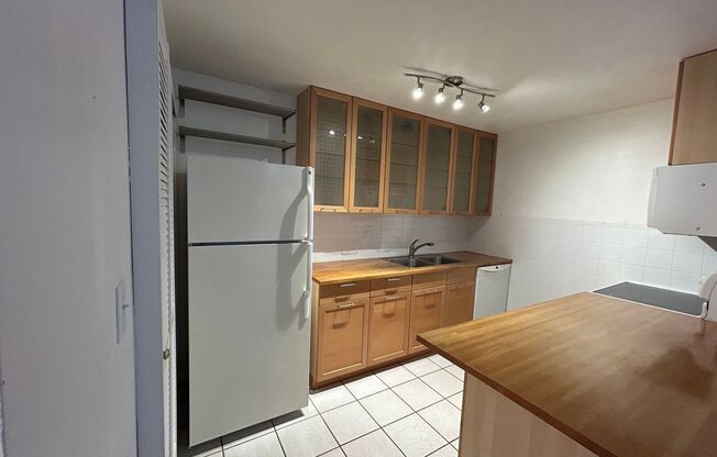 Walk to Campus from your Downstairs Flat