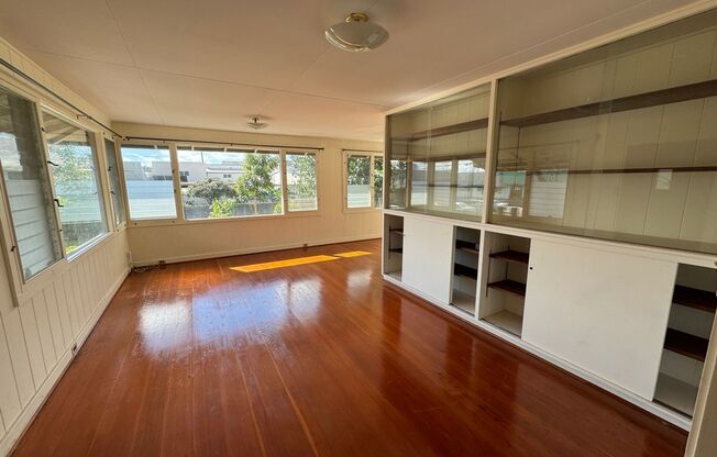 For Rent - 55 Mango St.