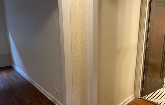Studio, 1 bath, 467 sqft, $1,250, Unit King Edward Annex 24