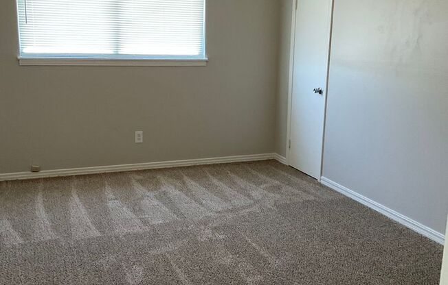 2 beds, 1.5 baths, 905 sqft, $890, Unit C04