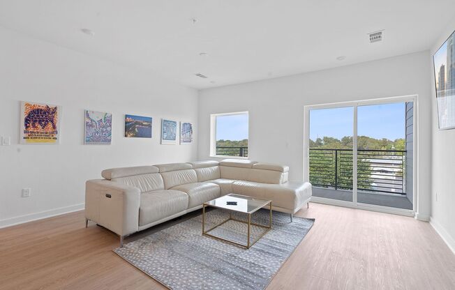 2 beds, 2 baths, 1,001 sqft, $1,675, Unit 218