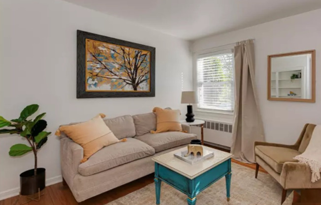 216 WAKEFIELD DR