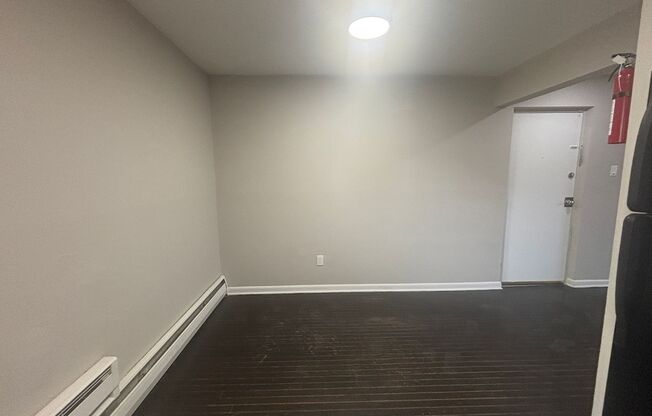 2 beds, 1 bath, 690 sqft, $1,500, Unit B1