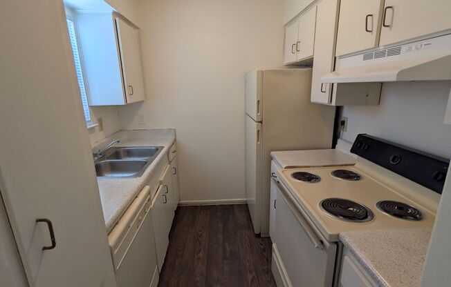 1 bed, 1 bath, 784 sqft, $790, Unit 36-B