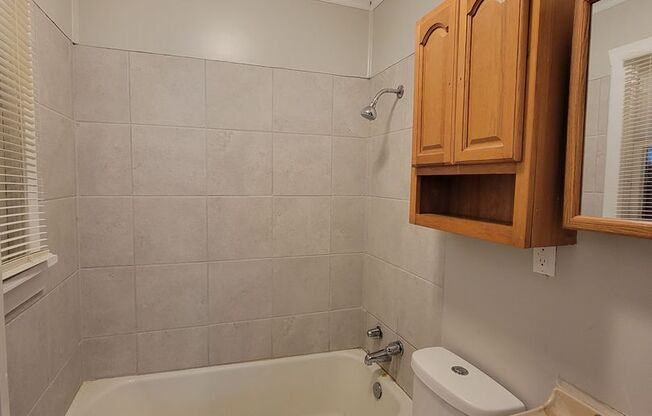 2 beds, 1 bath, $765