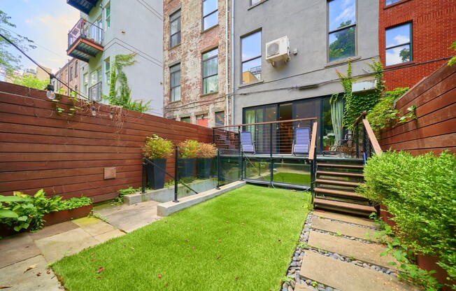 247 W 122 ST