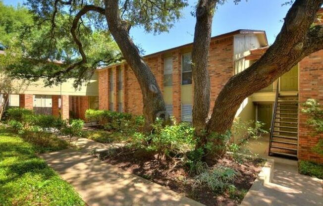 2 beds, 1 bath, 825 sqft, $1,195, Unit 102