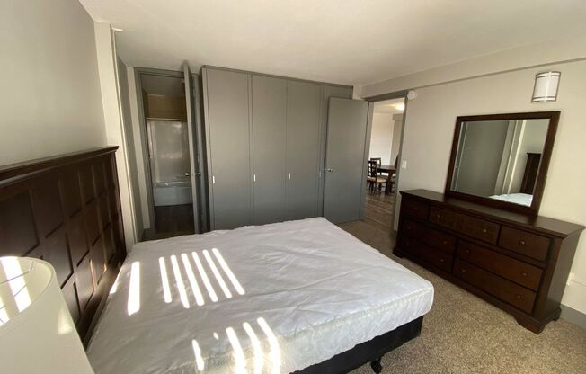 1 bed, 1 bath, 700 sqft, $925, Unit 323