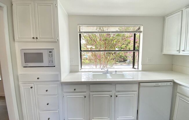 Beautiful remodeled 3 bedroom townhome in Winnetka