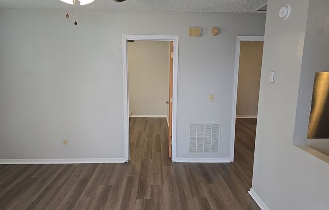 2 beds, 1 bath, $925, Unit APARTMENT 8