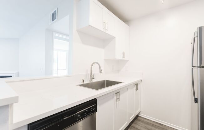 2 beds, 2 baths, 850 sqft, $2,598, Unit 102