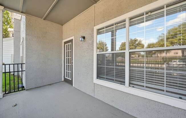 patio at the enclave at stonebrook