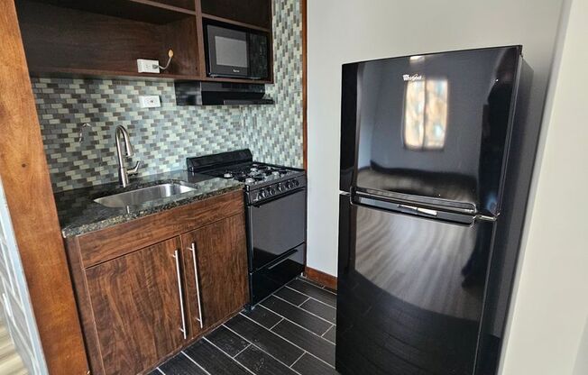 Studio, 1 bath, 352 sqft, $995, Unit 316-408