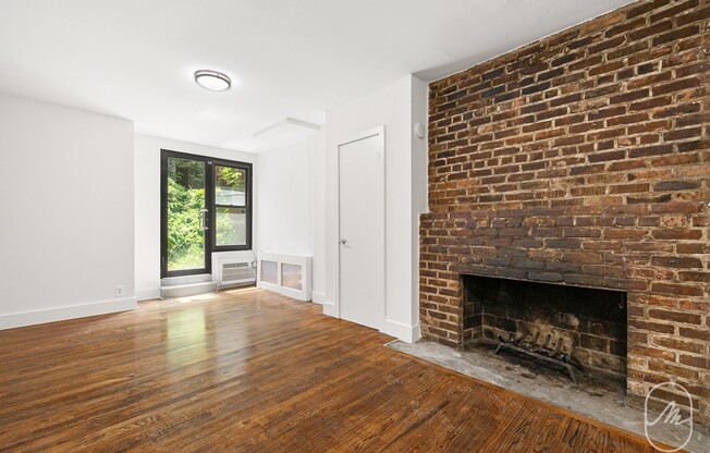 310 W 22 ST