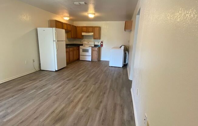 2 beds, 1 bath, 900 sqft, $975, Unit H