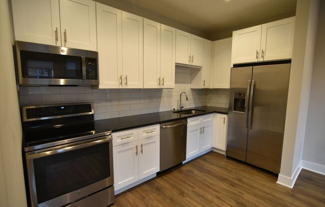 2 beds, 2 baths, 976 sqft, $4,175, Unit 3833-317