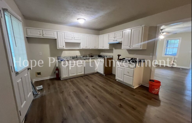 NEWNAN- 370 Widgeon Dr 3 bedroom 2 bath plus basement (See Walk Through Video)