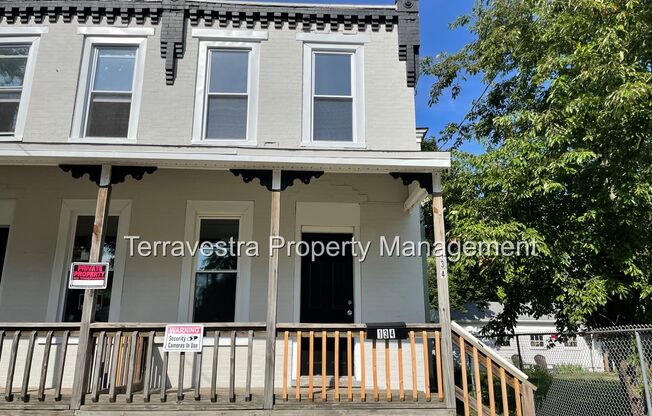 3 beds, 1 bath, $1,850, Unit 134 S 3rd