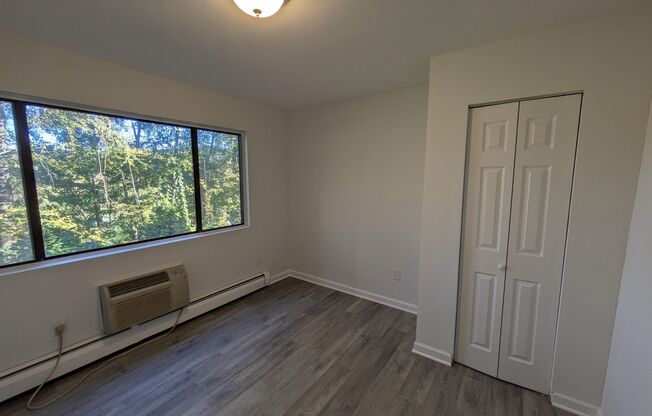 2 beds, 1 bath, 1,300 sqft, $1,900, Unit A08