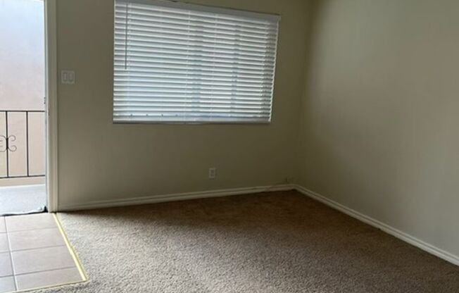 1 BDRM, 1 BA  WITH COMMUNITY POOL!