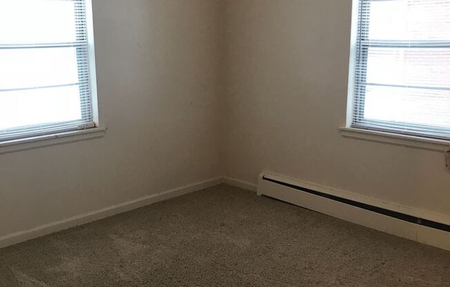 2 beds, 1 bath, 740 sqft, $735, Unit 1300-1701