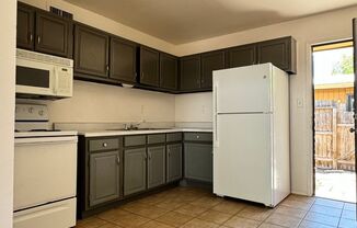 2 beds, 1 bath, $995