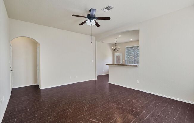 AVAILABLE NOW! Nice 3 Bedroom Duplex located in New Braunfels!