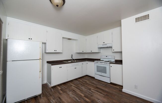 2 beds, 1 bath, 800 sqft, $1,795, Unit MM08