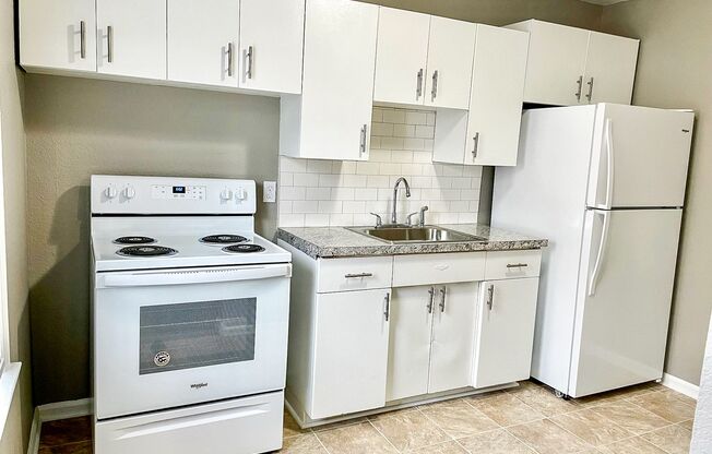 2 beds, 1 bath, 950 sqft, $850, Unit 1635 S VOLUTSIA ST