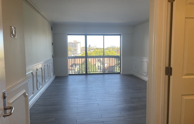 2 beds, 1.5 baths, 993 sqft, $3,000, Unit 301