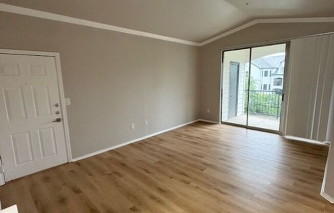 2 beds, 1 bath, 934 sqft, $1,684, Unit 335