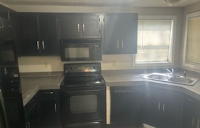 3 beds, 2 baths, $1,430