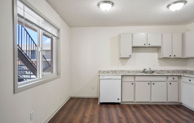 984 E Saxony Dr – Renovated 2 Bed/1 Bath Apartments in Colorado Springs!