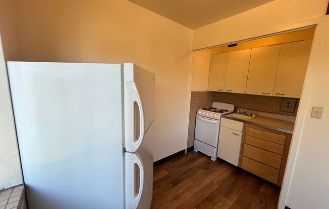 Studio, 1 bath, 390 sqft, $1,250, Unit 608
