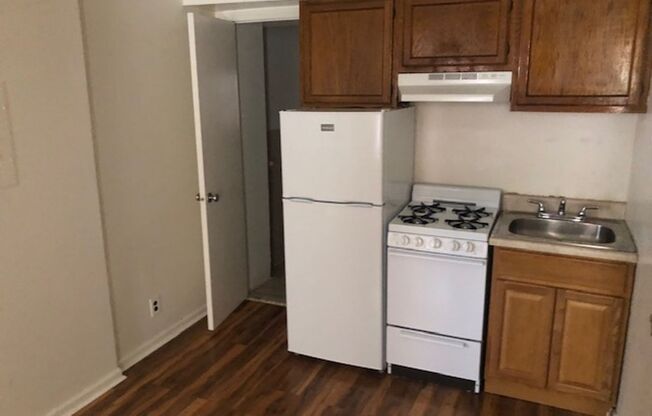 1 bed, 1 bath, $999, Unit B06