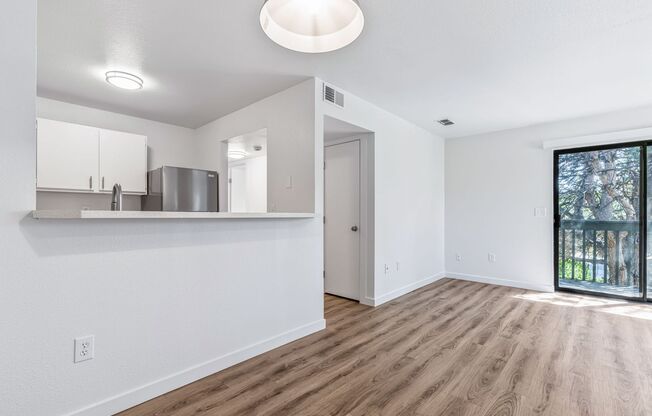 2 beds, 1 bath, 737 sqft, $1,550, Unit 1094-221