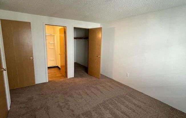 2 beds, 2 baths, 1,027 sqft, $1,450, Unit 39