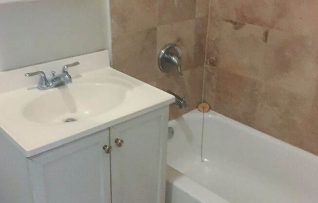 1 bed, 1 bath, 620 sqft, $1,725, Unit 3916-1E