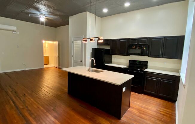 Studio, 1 bath, 653 sqft, $999, Unit 409 Unit 203