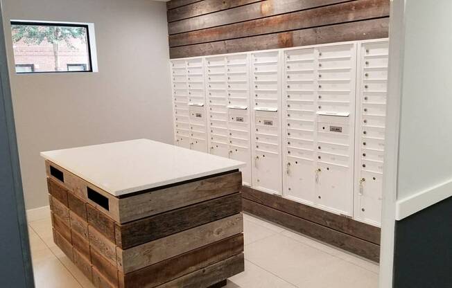 a room with a bunch of lockers in it