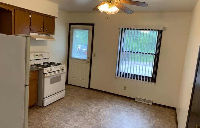 2 beds, 1 bath, $900