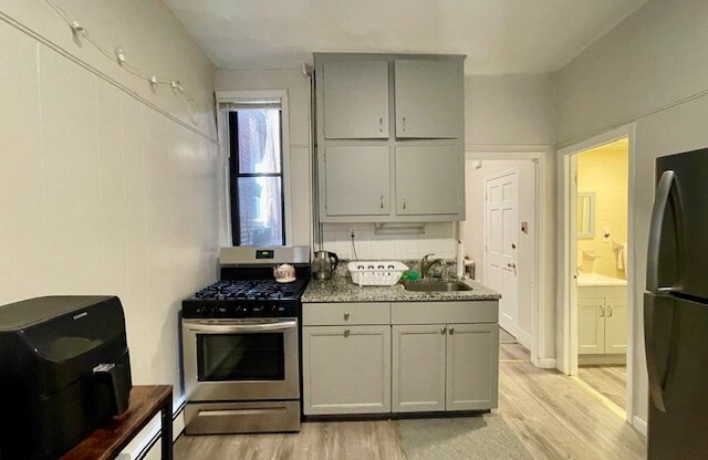 2 beds, 1 bath, 680 sqft, $2,700, Unit 2