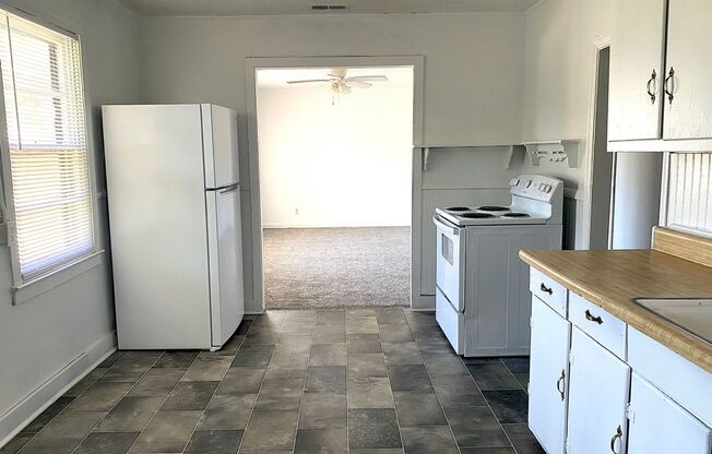 3 beds, 1 bath, $1,000