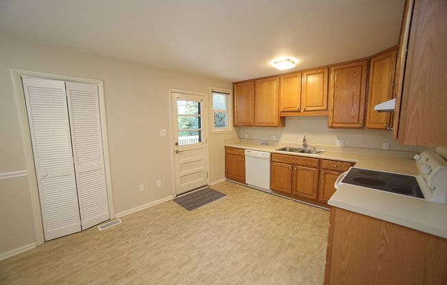 3 beds, 1 bath, $1,795