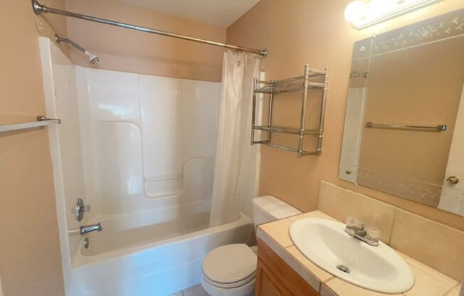 2 beds, 2 baths, $1,450, Unit D # 1