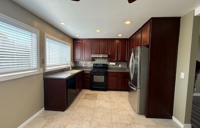 Cozy 2 bedroom, 2 bathroom town home in Woodbridge Irvine!