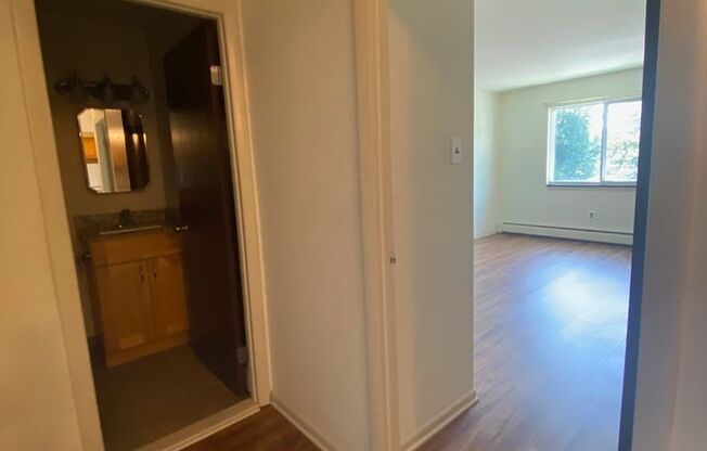 1 bed, 1 bath, 612 sqft, $1,300, Unit Unit 302