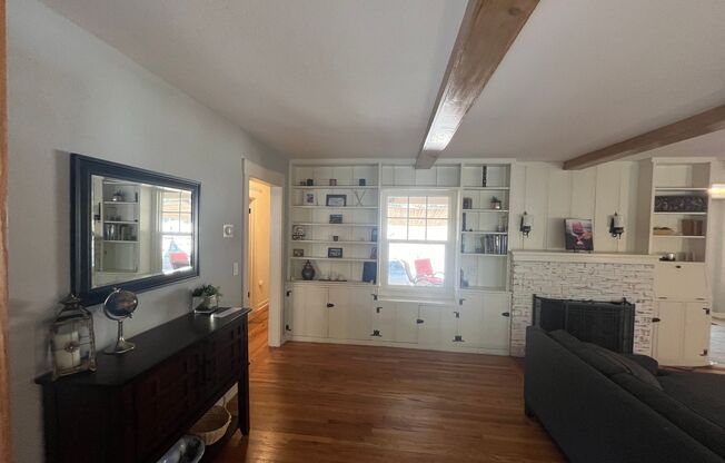 3 beds, 2 baths, $3,300