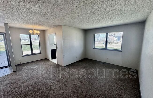 1627 KAVEL DR